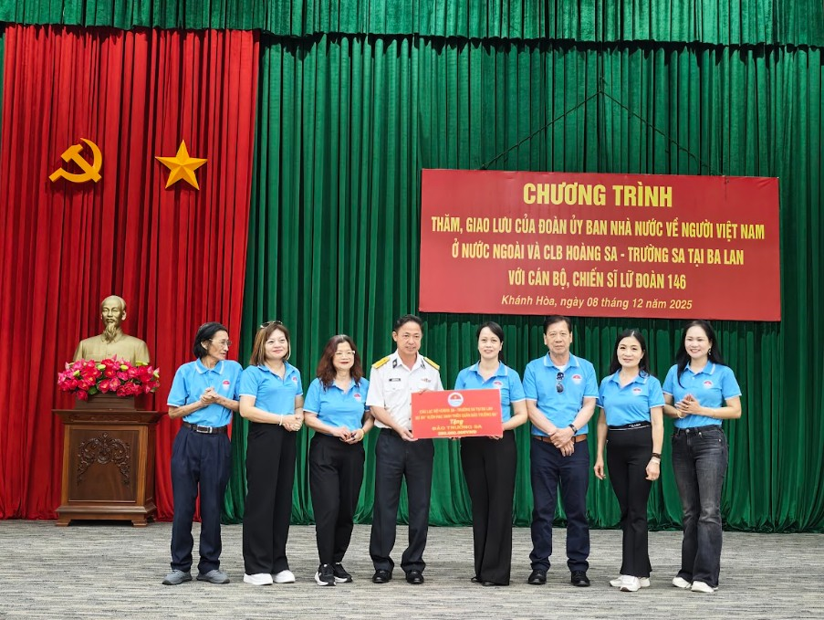 Kiều bào tại Ba Lan trao dự án Vườn rau xanh tặng đảo Trường Sa